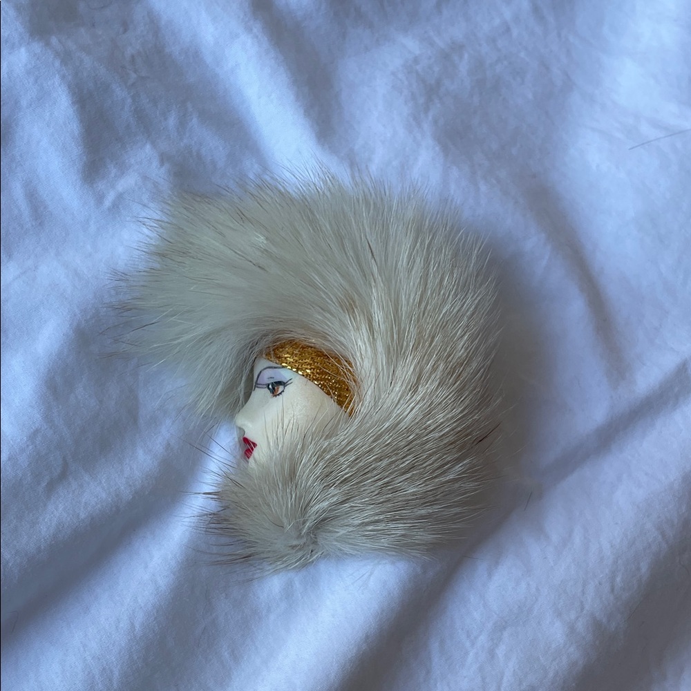 Vintage brooch with fur